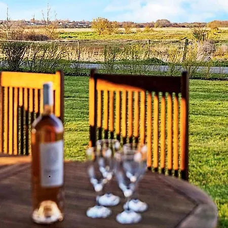 8 Person In Sydals-by Traum