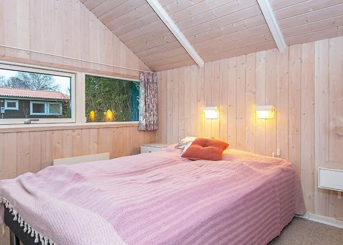 8 Person In Sydals-by Traum *