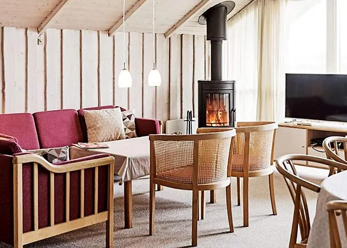 8 Person In Sydals-by Traum *