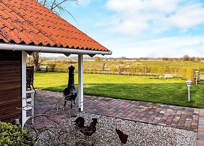 8 Person In Sydals-by Traum